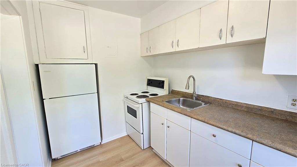 6-849 Brant Street Property Photo 4