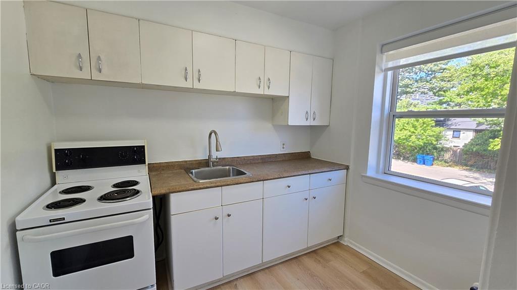 6-849 Brant Street Property Photo 5