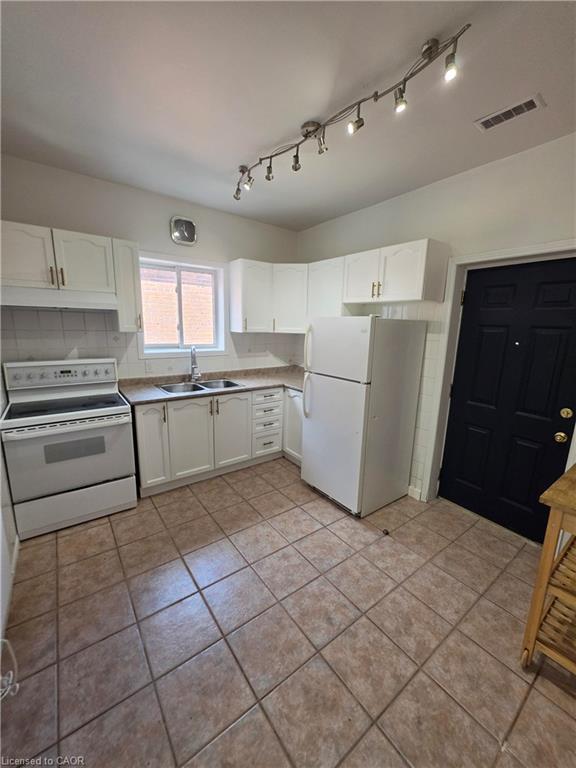 359 Barton Street E Property Photo 2