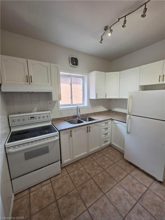 359 Barton Street E Property Photo 3