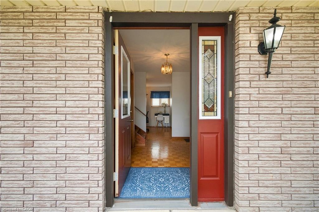 590 Albert Avenue N Property Photo 7