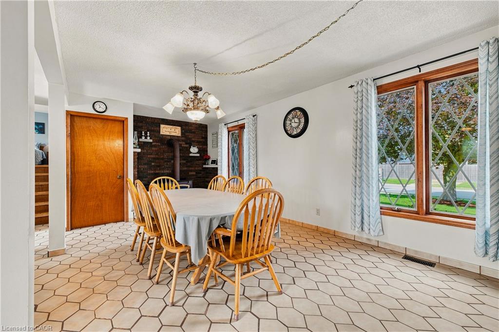 590 Albert Avenue N Property Photo 20
