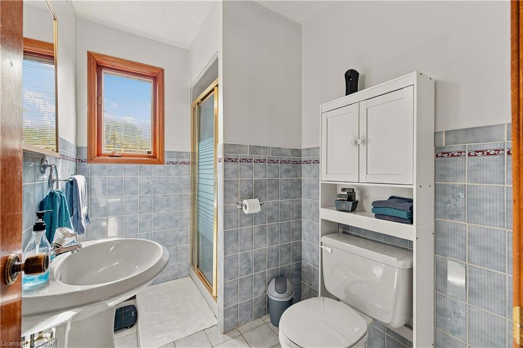 590 Albert Avenue N Property Photo 23