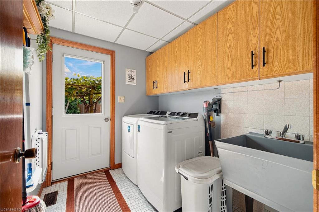 590 Albert Avenue N Property Photo 24