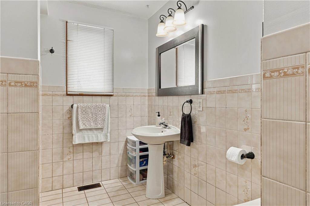 590 Albert Avenue N Property Photo 30