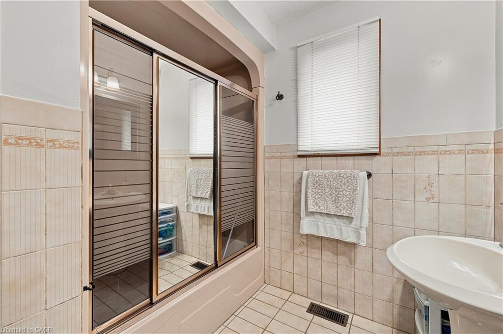 590 Albert Avenue N Property Photo 31