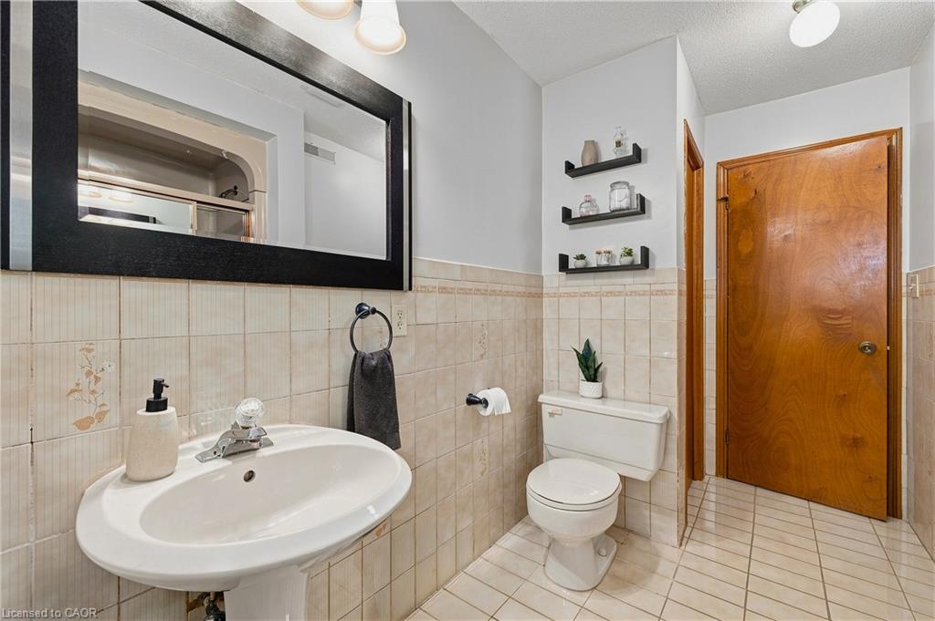 590 Albert Avenue N Property Photo 32