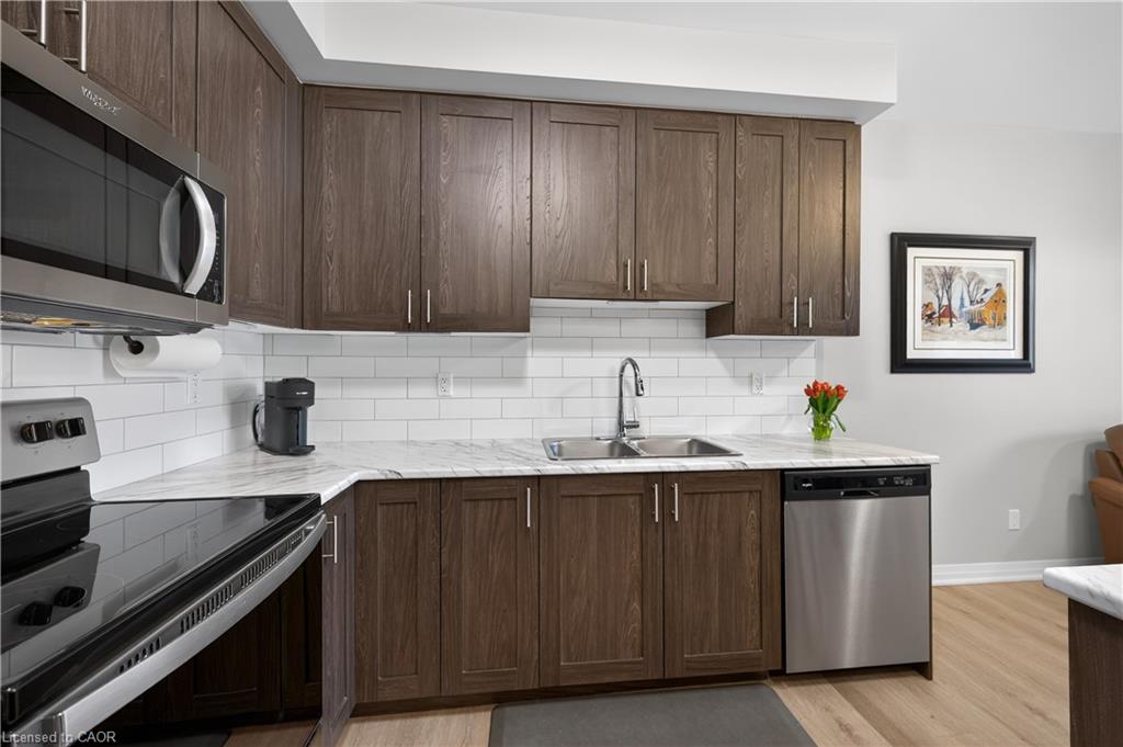 209-5 Hamilton Street N Property Photo 13