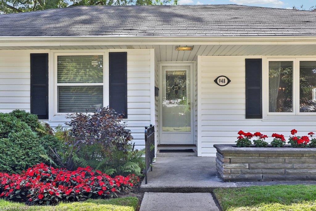 948 Long Drive Property Photo 3
