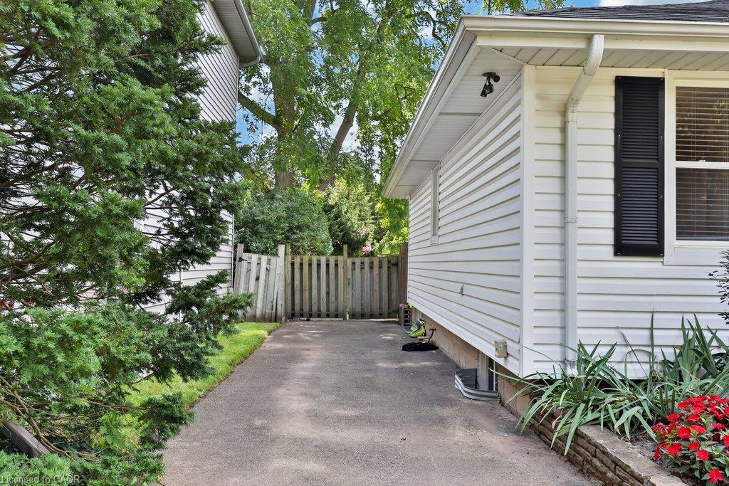 948 Long Drive Property Photo 4