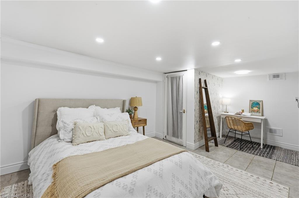 128 Robert Street Property Photo 20