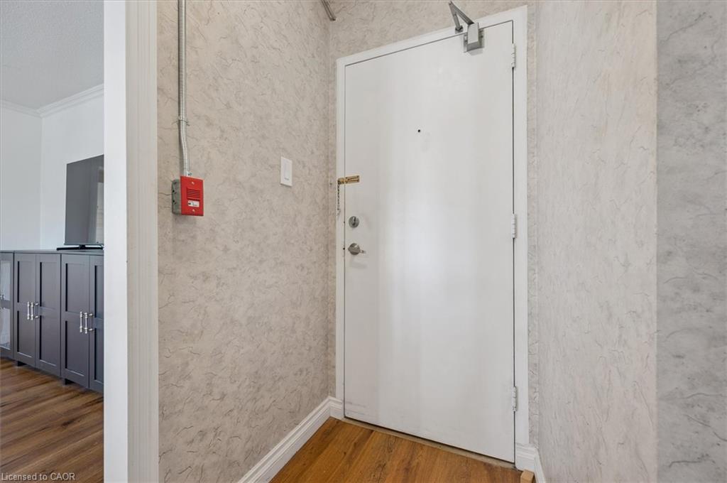 302-1100 Courtland Avenue E Property Photo 9