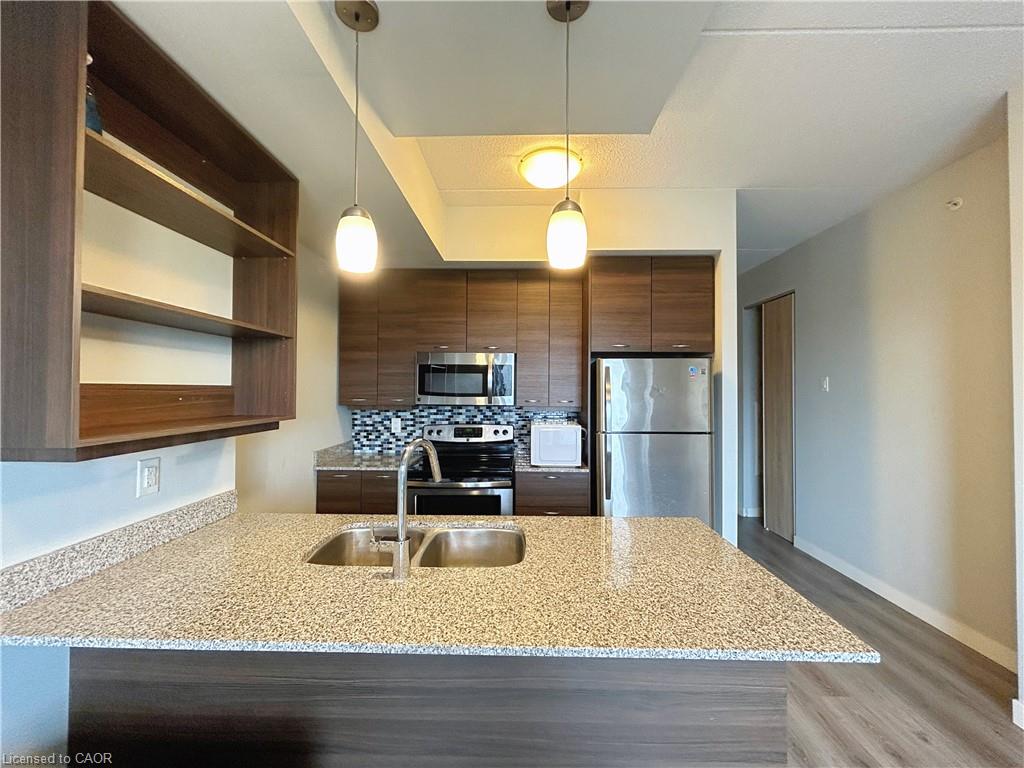 606-318 Spruce Street Property Photo 4