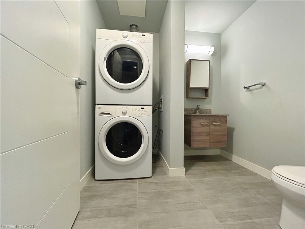 606-318 Spruce Street Property Photo 9