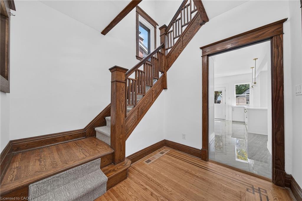 229 Park Row S Property Photo 6