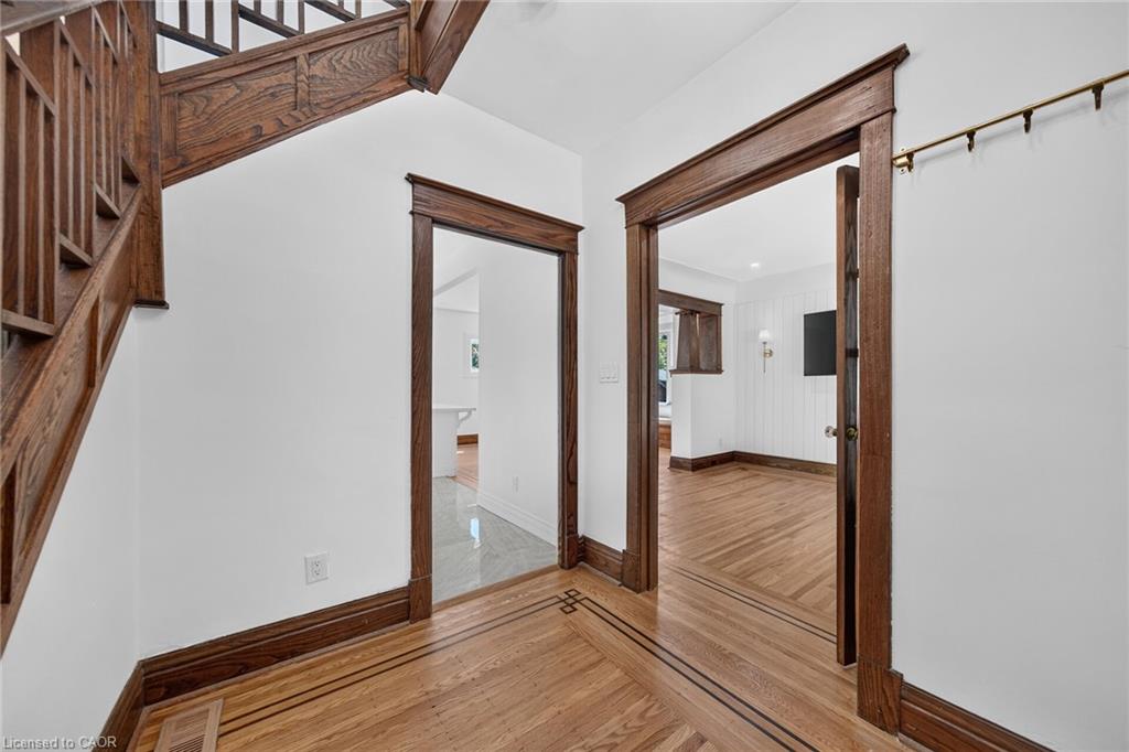 229 Park Row S Property Photo 7