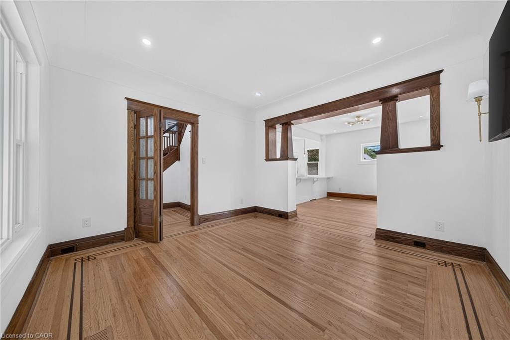 229 Park Row S Property Photo 8