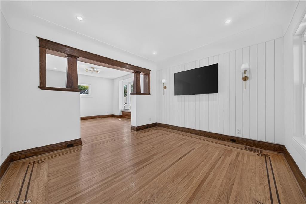 229 Park Row S Property Photo 9
