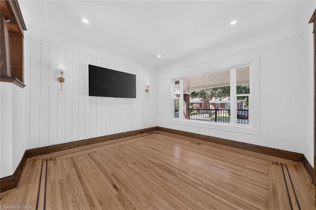 229 Park Row S Property Photo 11