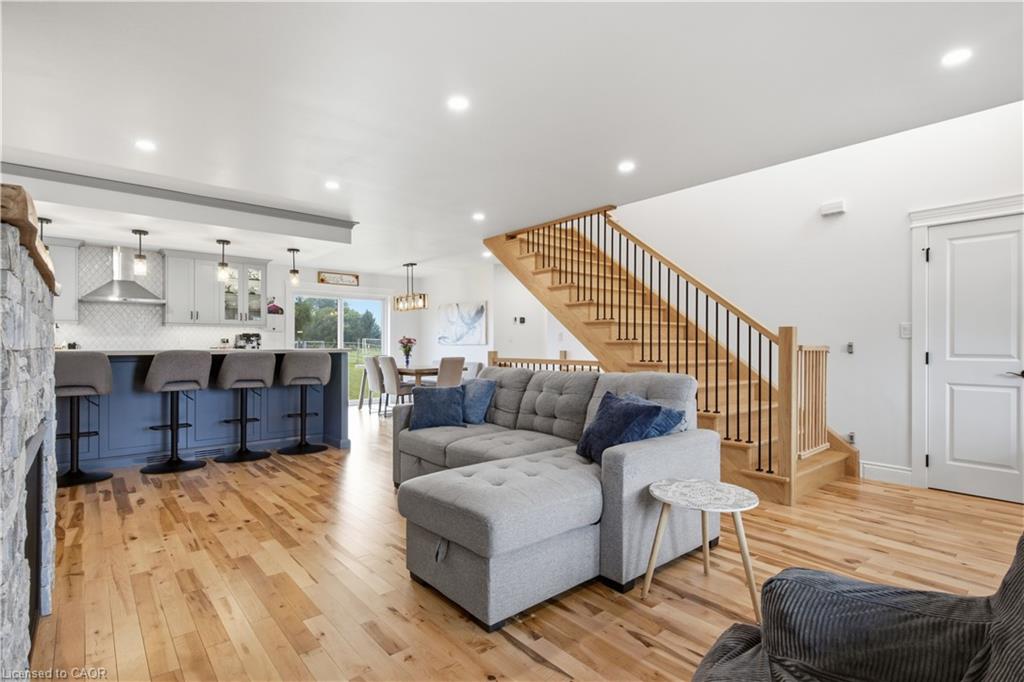 1238 Snyder's Road E Property Photo 18