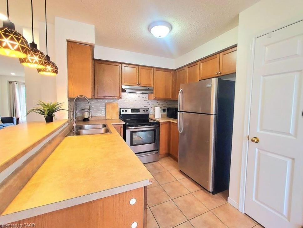 559 Victoria Road Property Photo 6