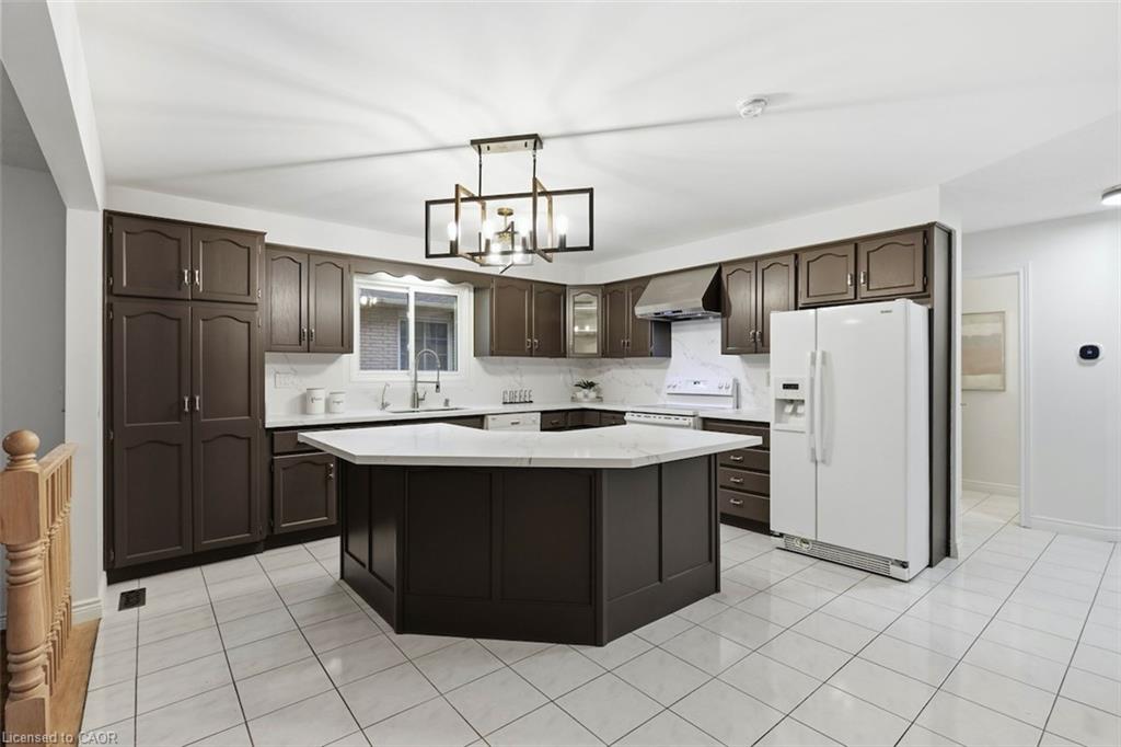 12 Sumner Crescent Property Photo 2