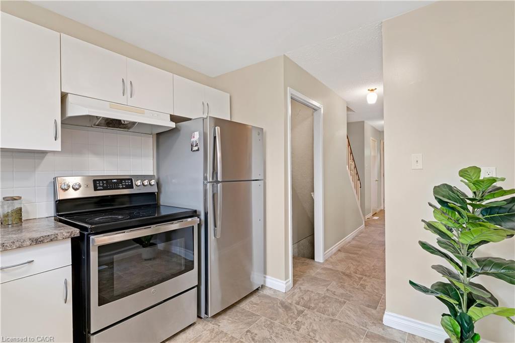 23-25 Upper Canada Drive Property Photo 14