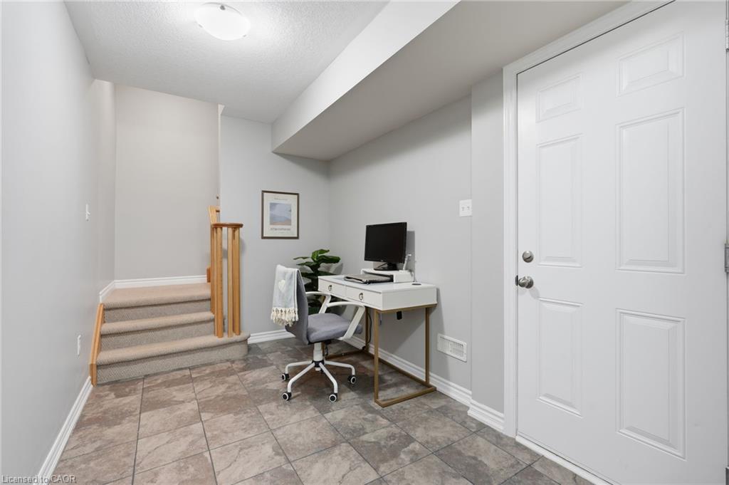 25 Hiscott Drive Property Photo 4