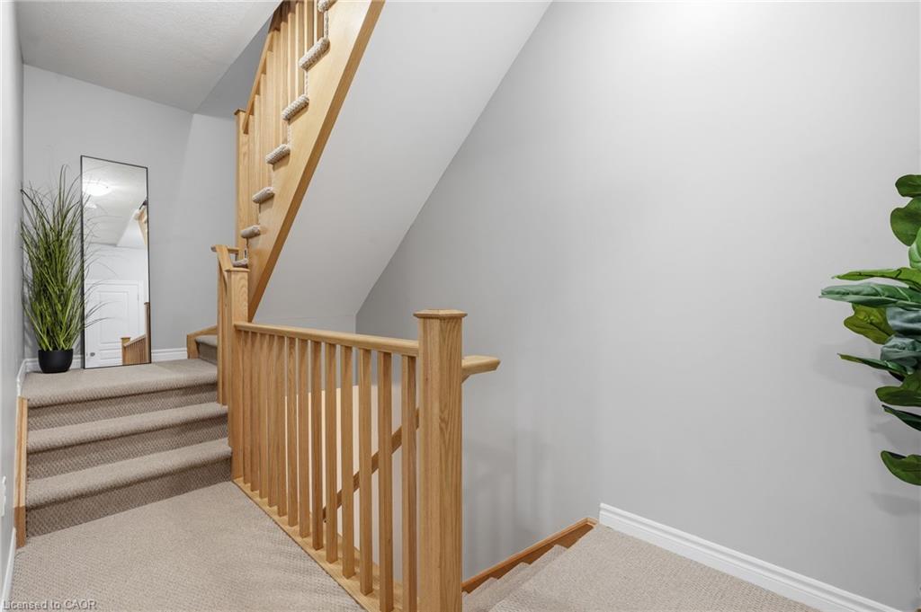 25 Hiscott Drive Property Photo 5