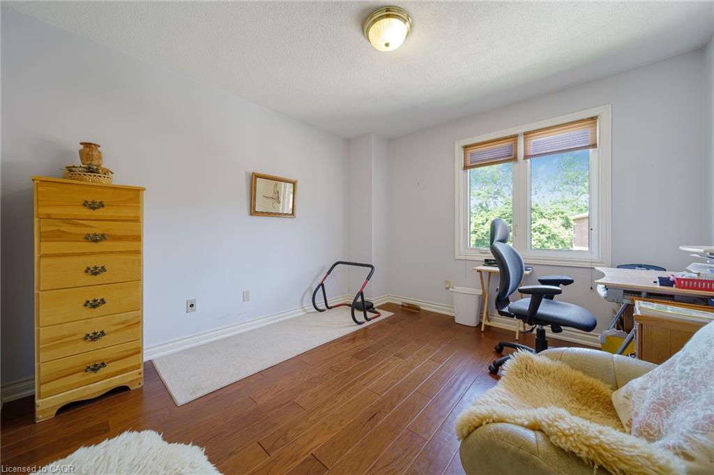 25-30 Osler Drive Property Photo 36