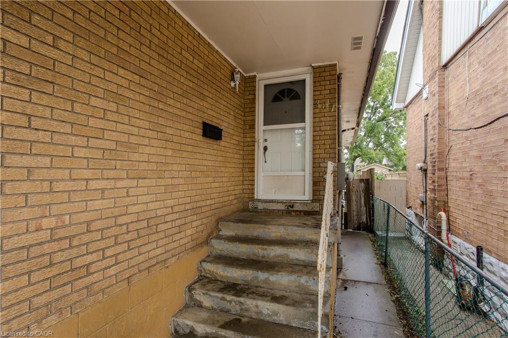 307 Dunsmure Road Property Photo 3