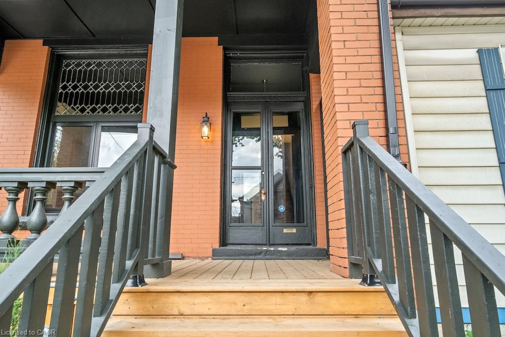 143 Catharine Street N Property Photo 2