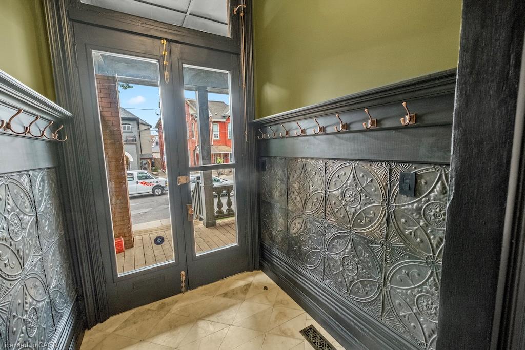 143 Catharine Street N Property Photo 3