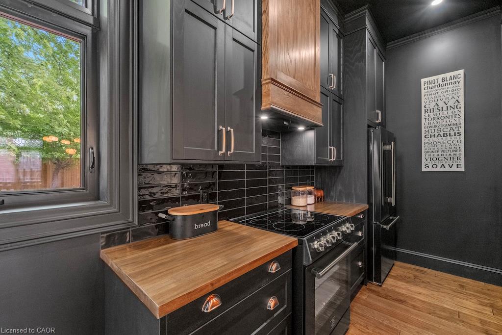 143 Catharine Street N Property Photo 13