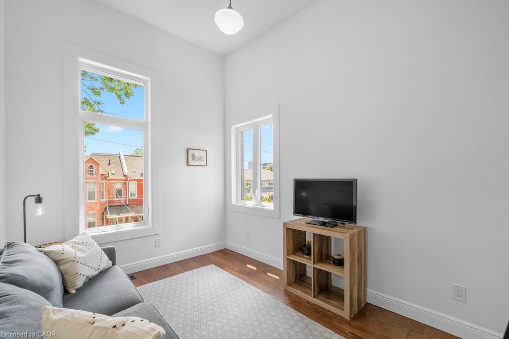 143 Catharine Street N Property Photo 22