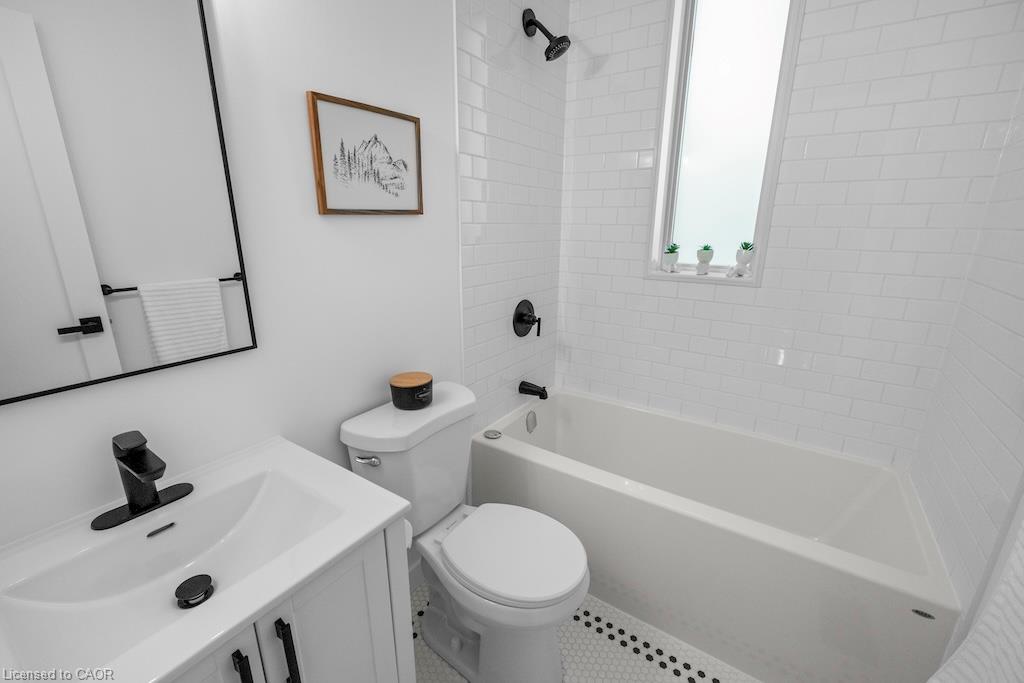 143 Catharine Street N Property Photo 24