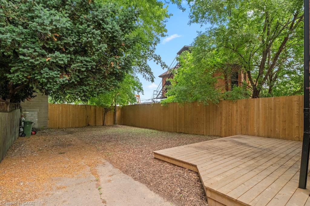 143 Catharine Street N Property Photo 27