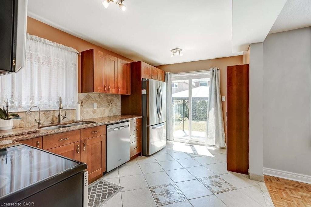 7265 Sandhurst Drive Property Photo 9
