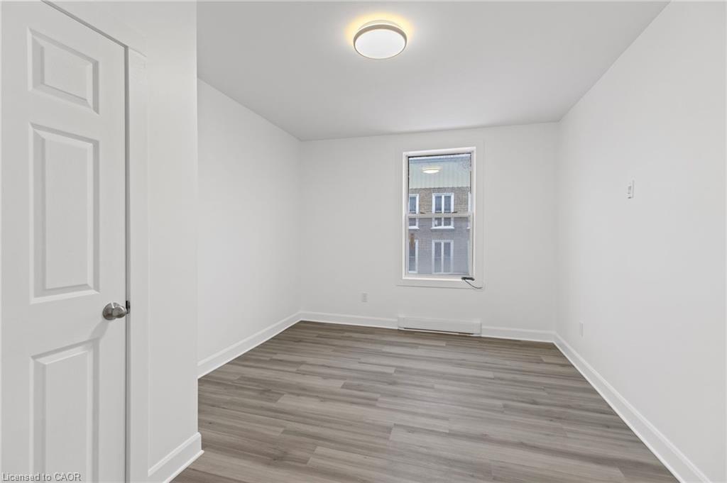 94 King Street W Property Photo 3