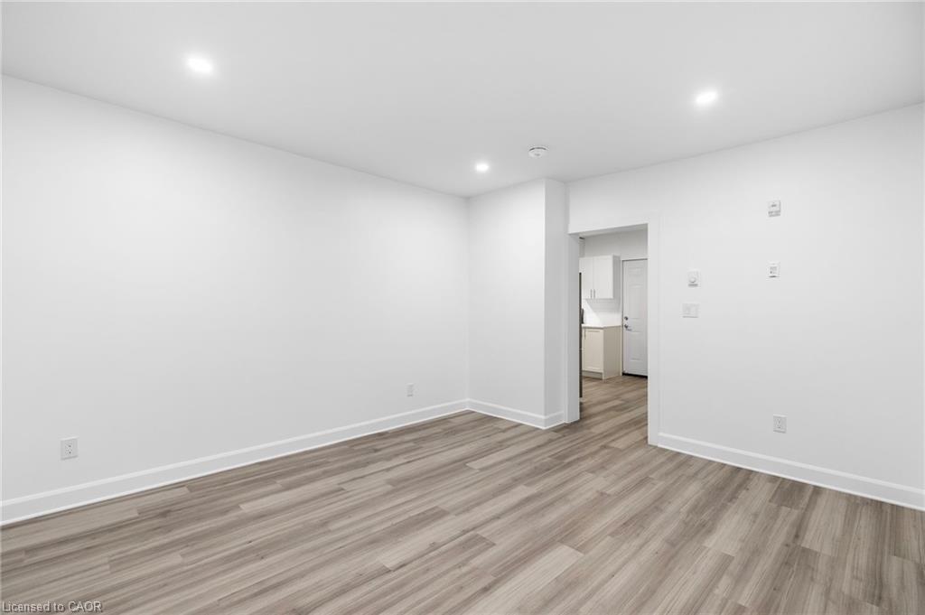 94 King Street W Property Photo 7