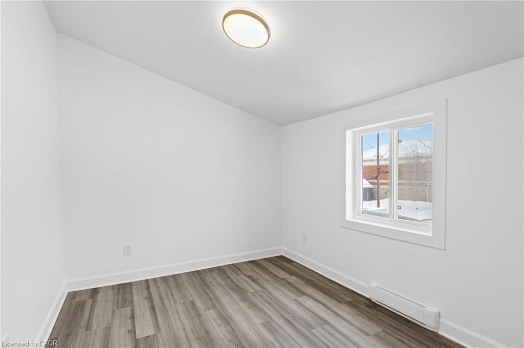 94 King Street W Property Photo 11