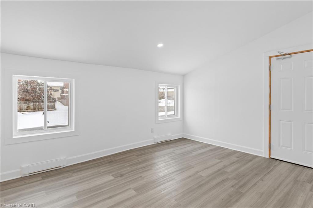 94 King Street W Property Photo 17