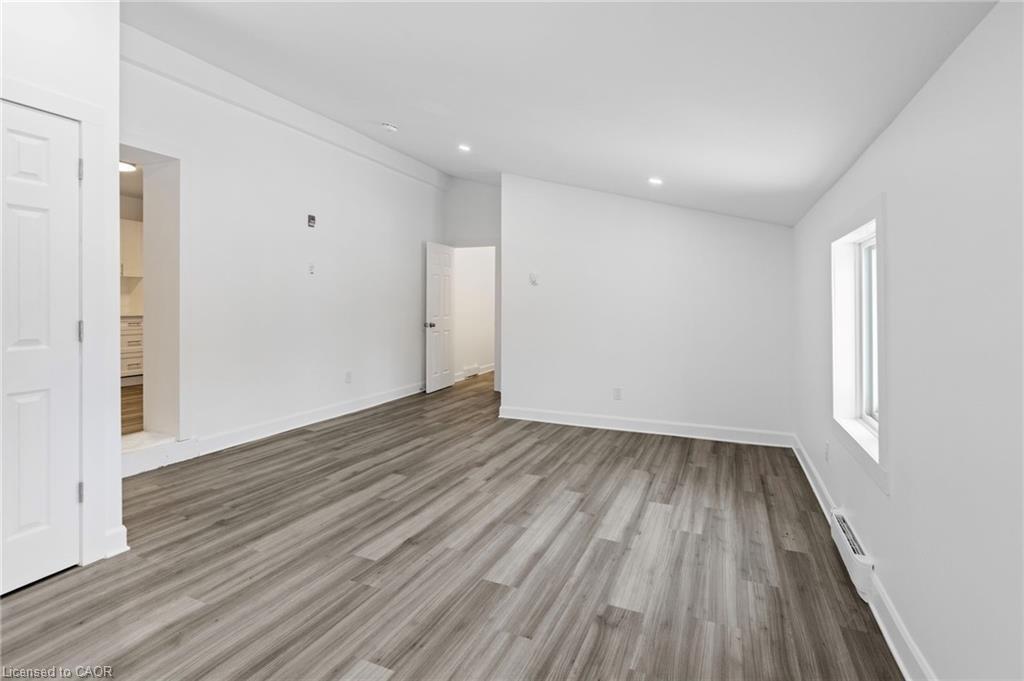 94 King Street W Property Photo 18