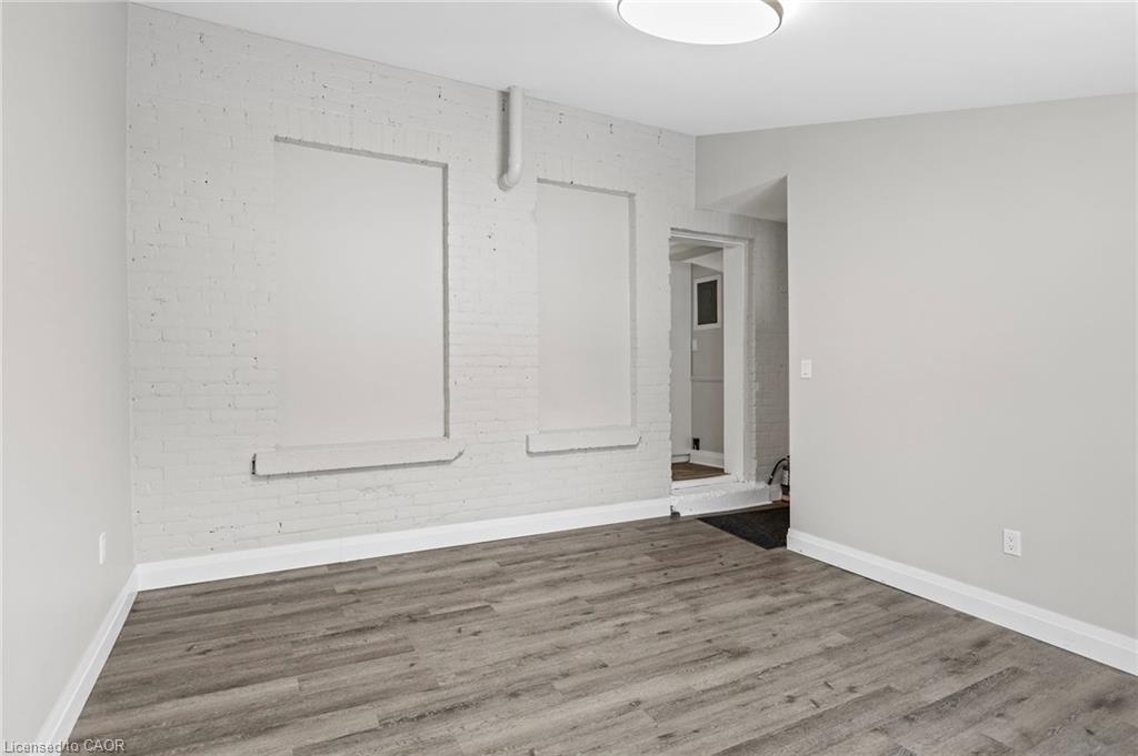 94 King Street W Property Photo 25