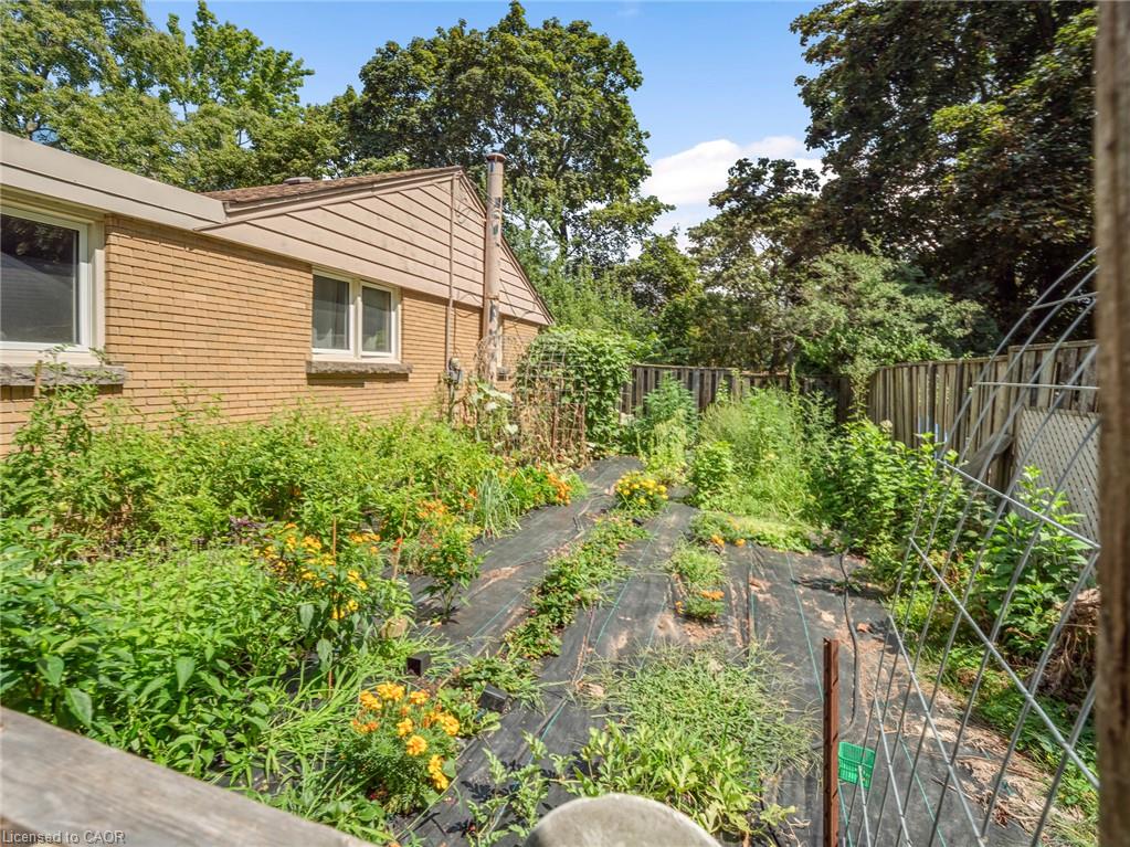 20 Alan Crescent Property Photo 2