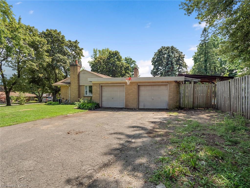 20 Alan Crescent Property Photo 7