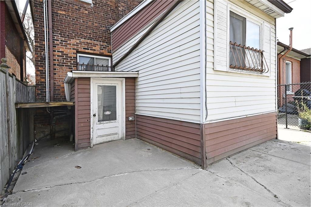 47 Emerald Street N Property Photo 2