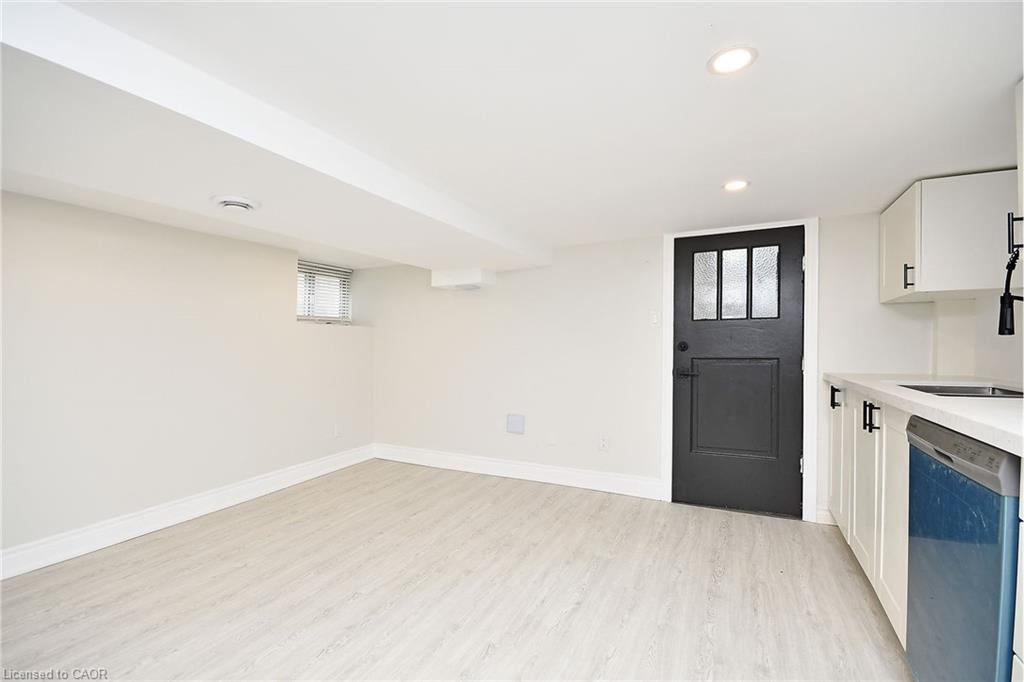 47 Emerald Street N Property Photo 3