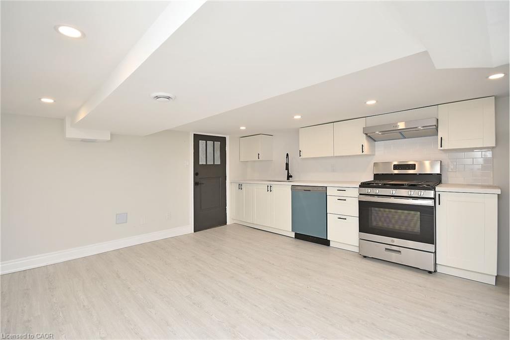 47 Emerald Street N Property Photo 4