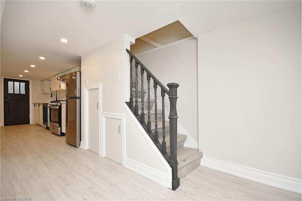 47 Emerald Street N Property Photo 6